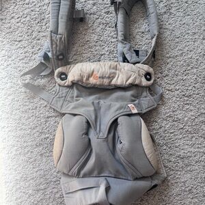 Ergobaby Carrier in Light Gray and Cream